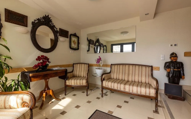 Gasper Business & Garden Hotel