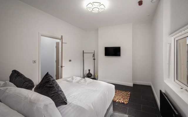 Town View Apartment by Sasco