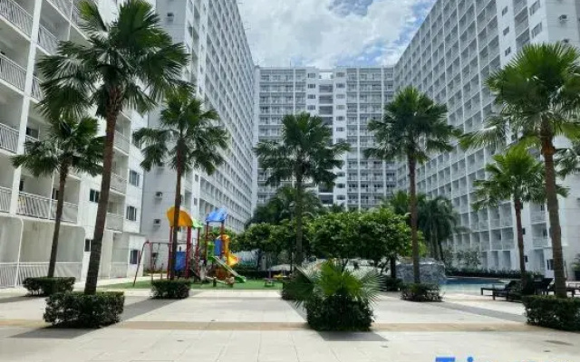 Modern Studio Condo - Shore near MOA 403