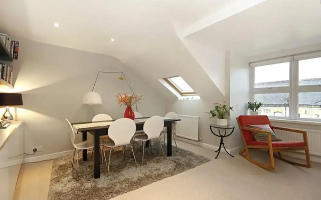 Classic Battersea Home by Clapham Junction Station