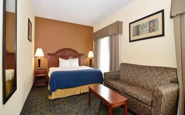 Comfort Inn & Suites Cincinnati Uptown Clifton