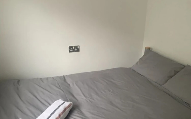 Impeccable 4-bed House Next Door to the Liberty