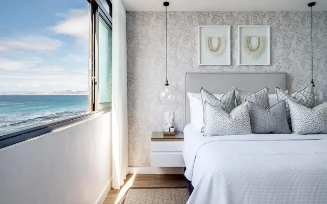 Magical Apartment w Uninterrupted Ocean Views Mouille Views