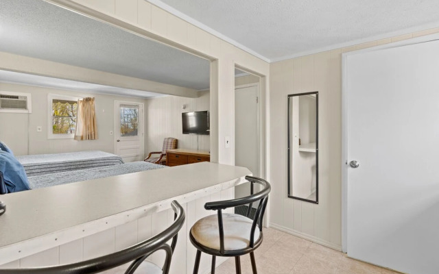 Beach Motel & Suites
