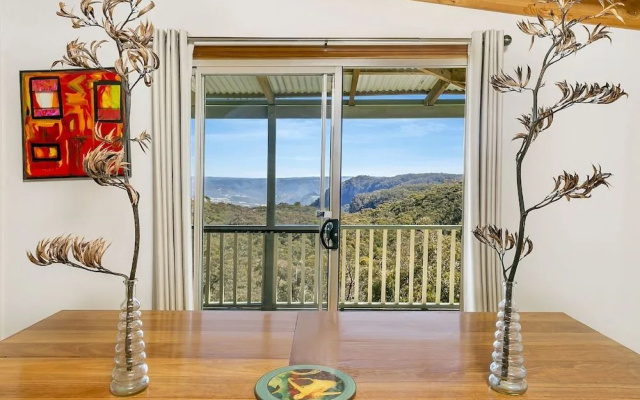 Narrow Neck Lodge