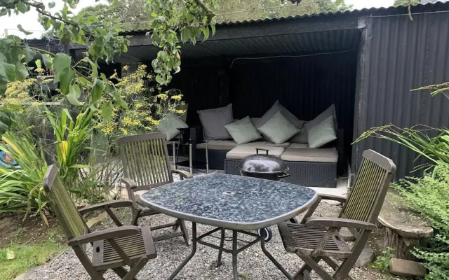 2-bed Cabin Sleeps 4 -small Pets Ok -free Parking