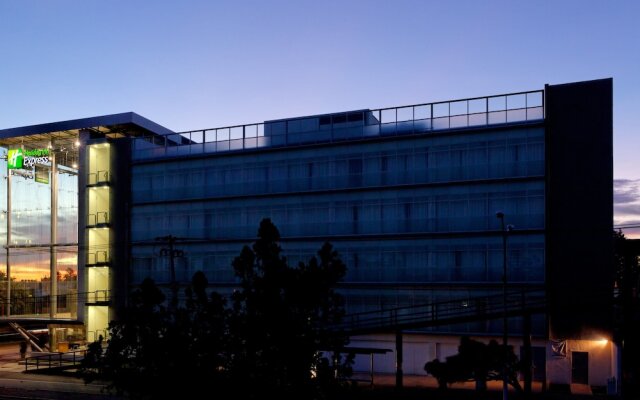 Отель Holiday Inn Express Guadalajara Expo вид на фасад
