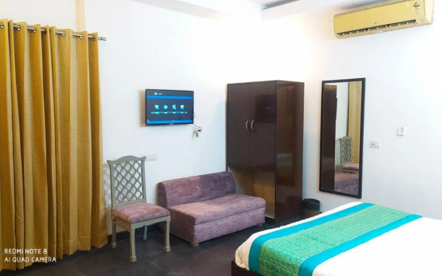 Hotel The Paramont Plaza IGI Airport