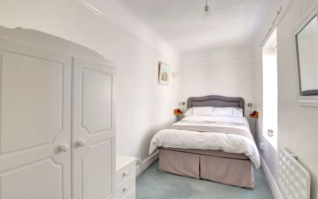 Cozy Holiday Home in Swanage with Balcony