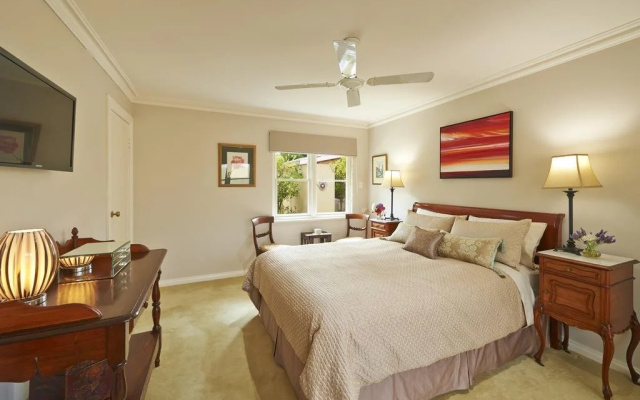 Karri House. Eat - Stay - Love