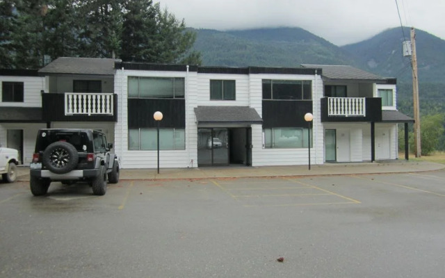 The Mighty Fraser Motel