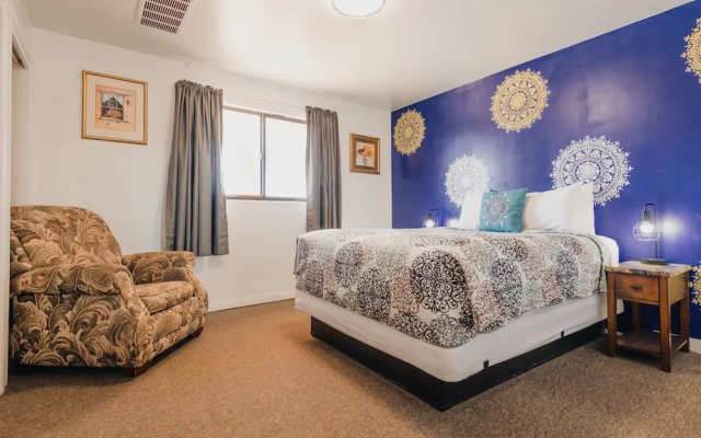 Home Style Apartments - 1 & 3 BR Suites with Full Kitchen