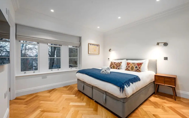 Beautiful Hampstead Home RH9