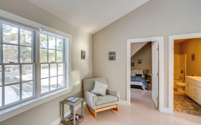 6 Mi to Tanglewood! High-end Lee Apartment