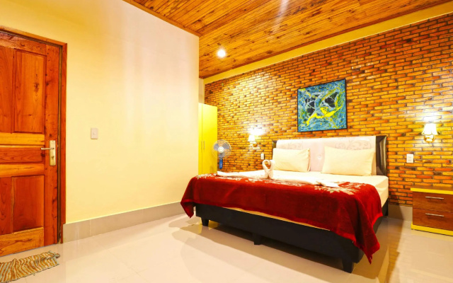 Tuk Tuk Timbul Bungalows