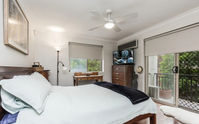 Coogee Beach With AC Close To Beach And City