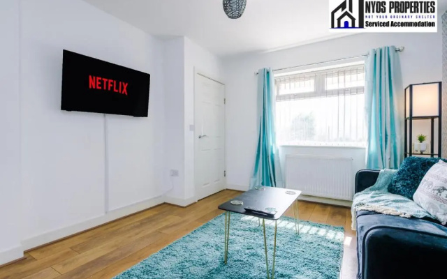 30 Off Monthly Stay/ 4 Bed House/ Free Parking
