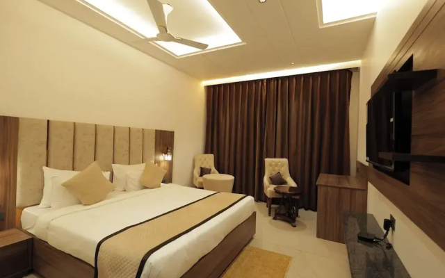 Snj Taj Grand Hotel
