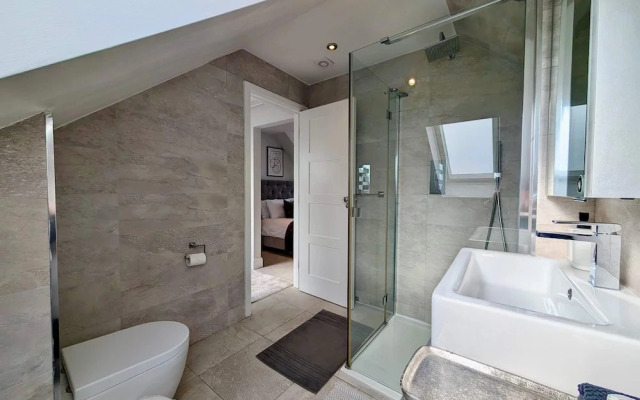 2 Private Ensuite Rooms Shared With Friendly Host