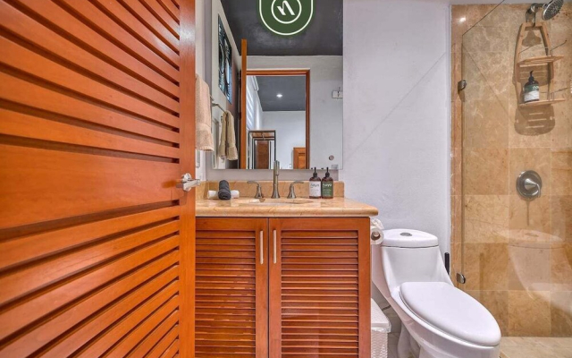 Modern 2BR Condo in Old Town - Private Terrace