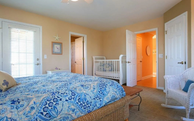 Stone's Throw - 5 Br Home