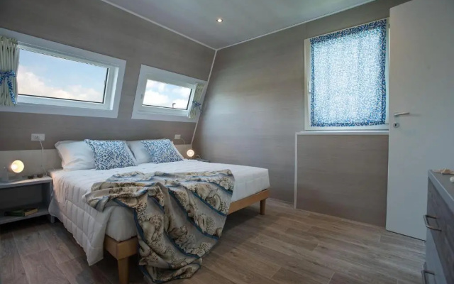 Marina Houseboat 2 pax