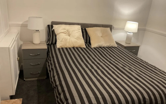 Stunning 4-bed House in Rochester