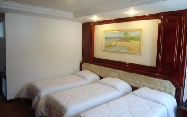 Maxim Plaza Hotel