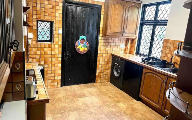 Sleeps 8 Thamefront Gem w/ Petsok, Free Parking