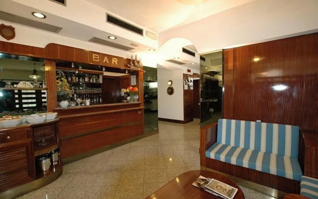 Hotel Crystal & Residence