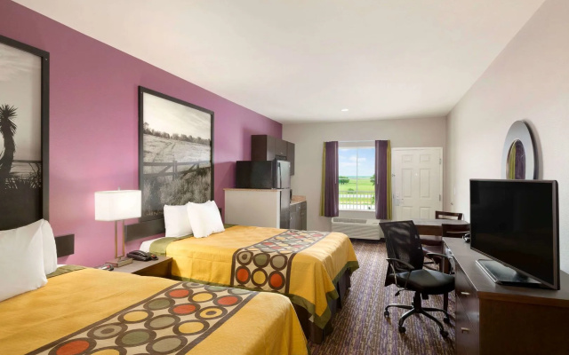 Super 8 by Wyndham Carrizo Springs