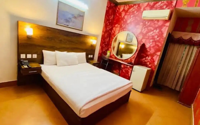 Hotel B R Lounge