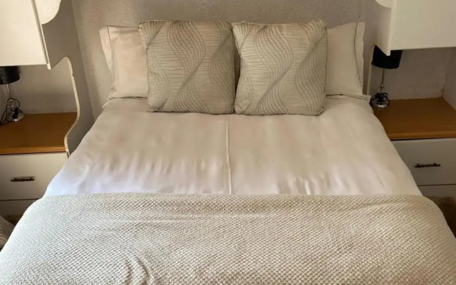 A Homely 2-bed Apartment in West Acres