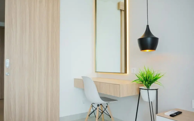 Comfy And Minimalist Studio At Embarcadero Bintaro Apartment