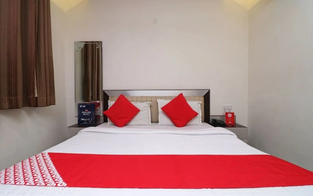 Oyo 24723 Hotel Atul Palace