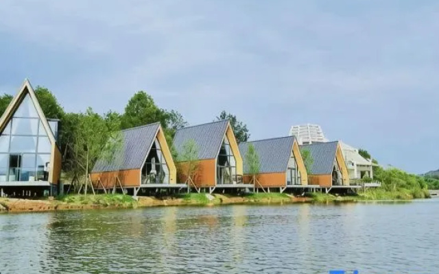 Longhu Mountain Heming Valley Qishe Homestay