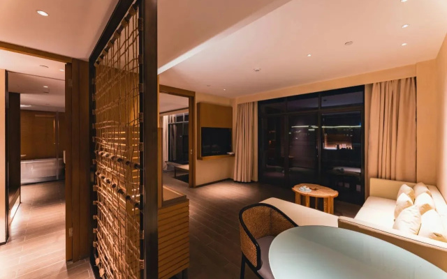 ShengSi Maison New Century Hotel