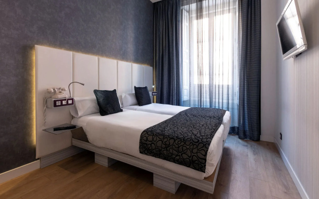 Отель Petit Palace Santa Barbara