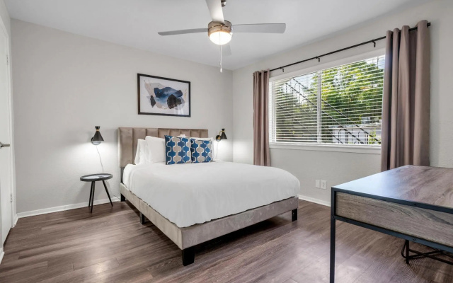 West University- 2BR- Parking- WiFi
