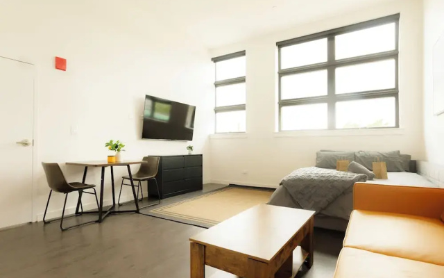 Above The Roots - Elegant Studio Stay
