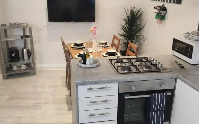 Stunning 2-bed Apartment in London Dagenham