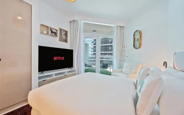 Sophisticated Studio Escape – Luxury Design