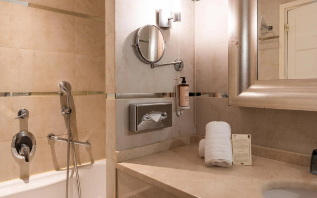 Hotel Renoir