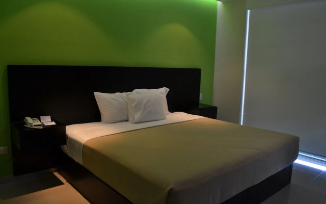 Quetzalcoatl Hotel & Suites Deluxe