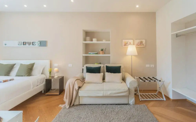 MT Studio by Rent All Como by Rent all Como