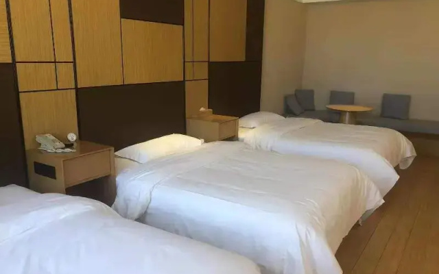 JI Hotel (Dunhuang Night Market Fusen Times Plaza)