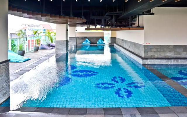 Comfy Studio Apartment at Tamansari La Grande with City View