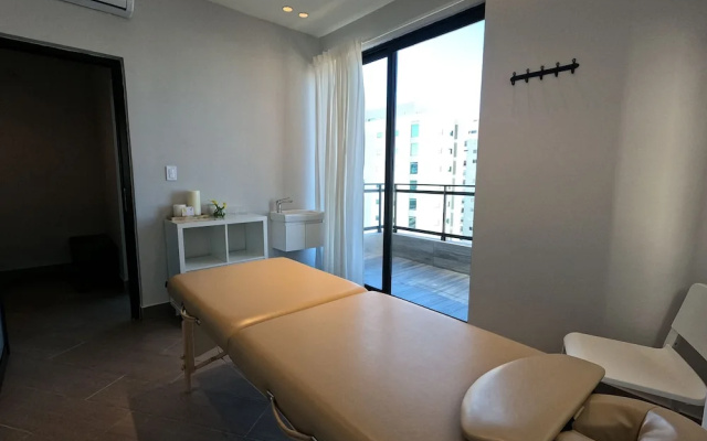 Regatta Living Hotel