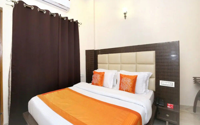 OYO 10330 Hotel Golden Brooks