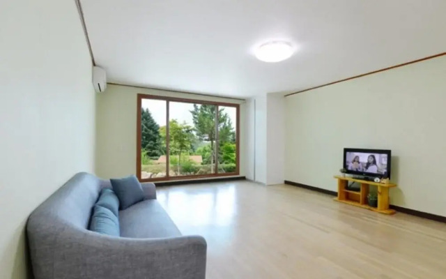 Chuncheon Aisan Tennis Pension(춘천 아이산테니스펜션)